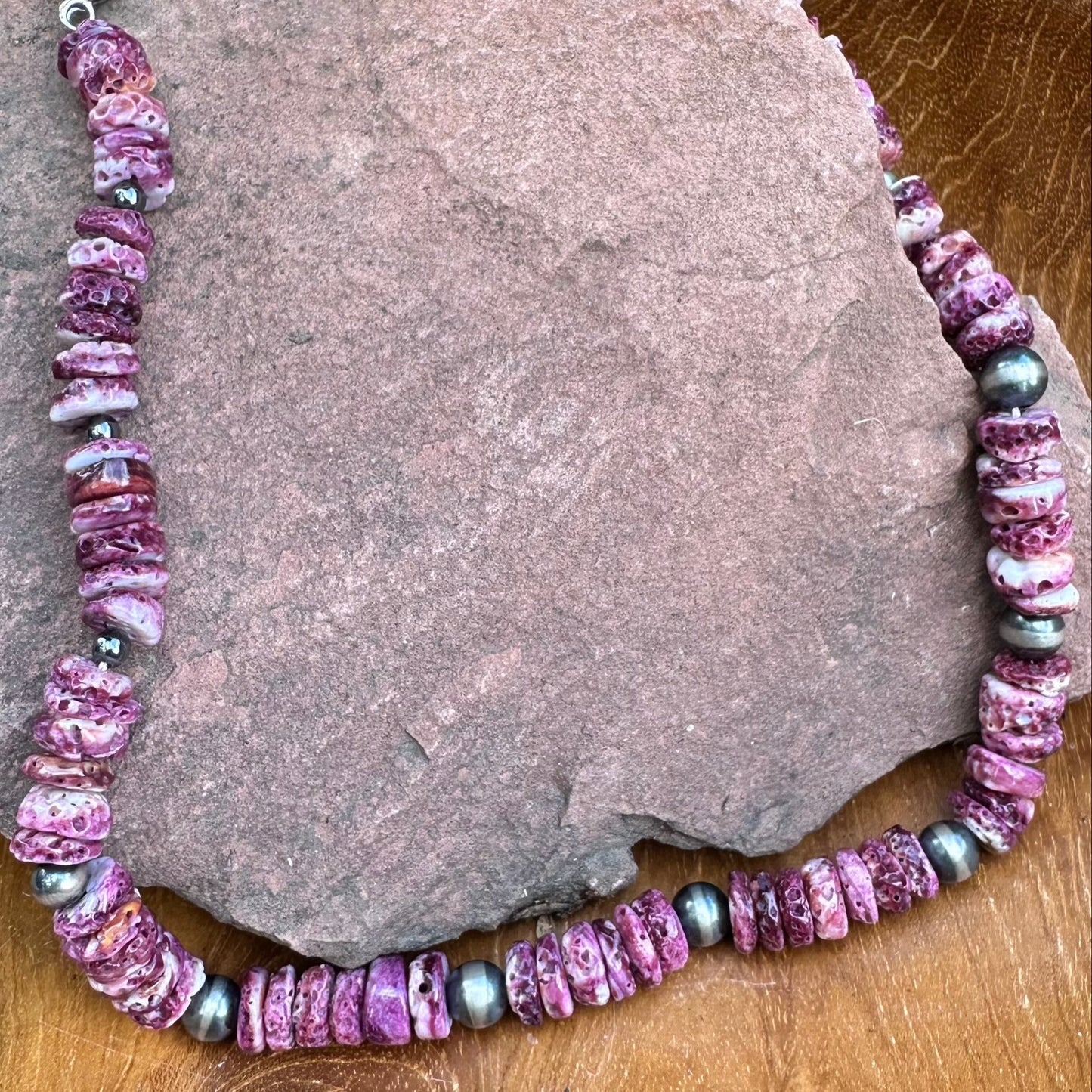 N0612 Spiny Oyster Navajo Pearls Necklace (18”-20”)