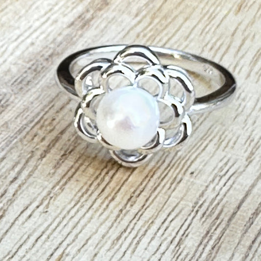 Daisy Pearl Ring