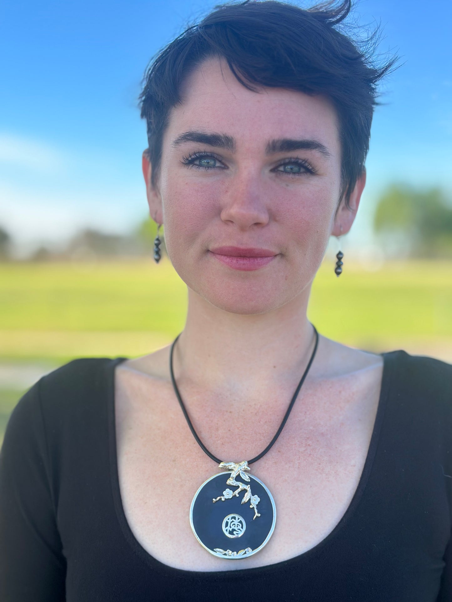 Mother of Pearl Shell Medaliian Leather Necklace (18”)