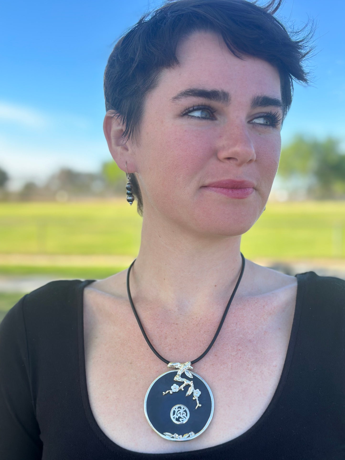 Mother of Pearl Shell Medaliian Leather Necklace (18”)