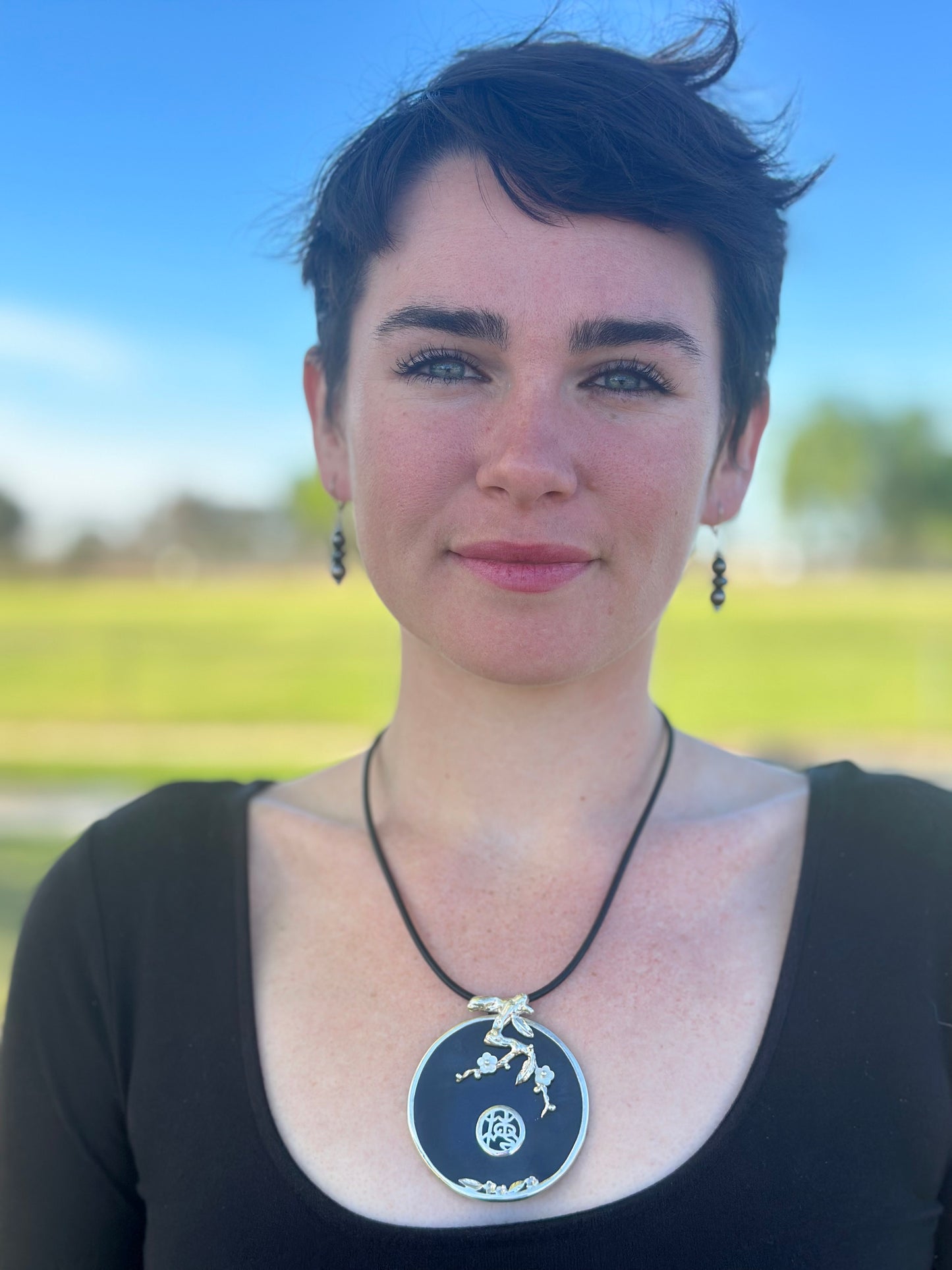 Mother of Pearl Shell Medaliian Leather Necklace (18”)