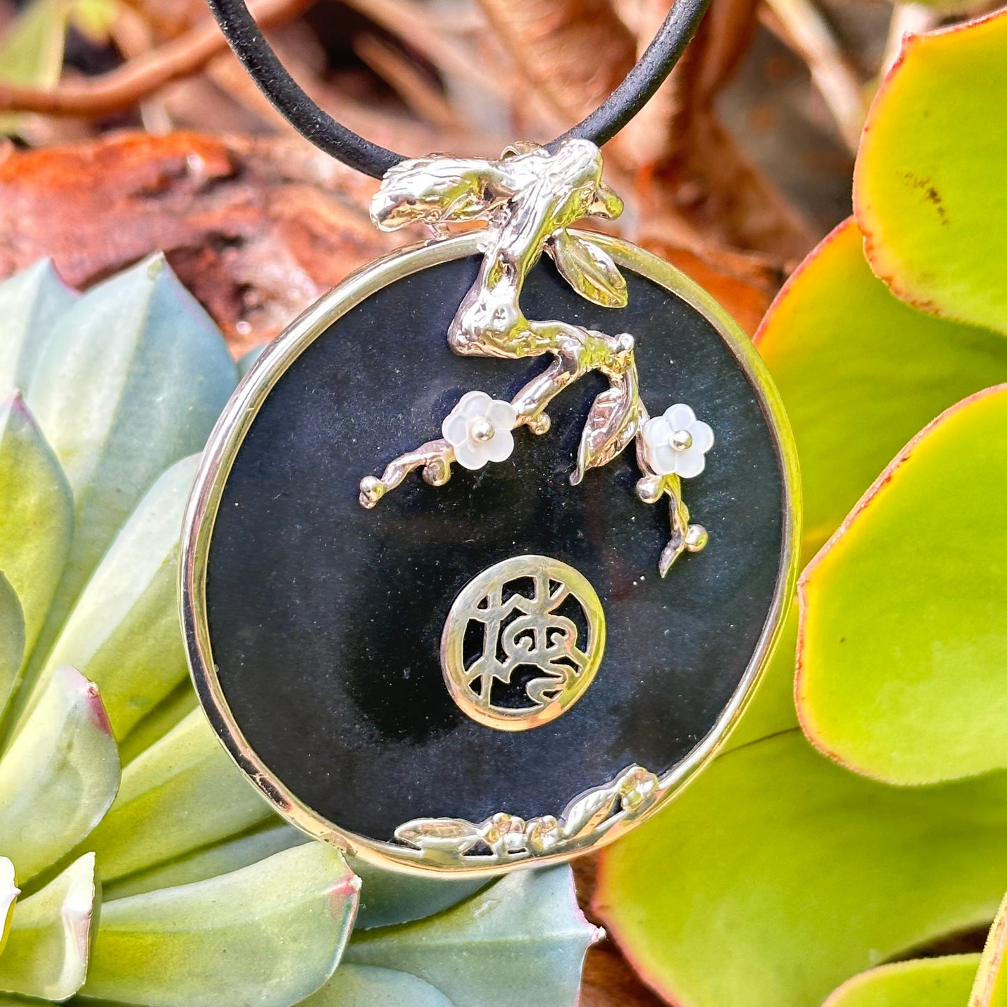 Mother of Pearl Shell Medaliian Leather Necklace (18”)