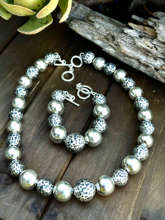 N0532  Dalmatian Toggle Necklace 18”