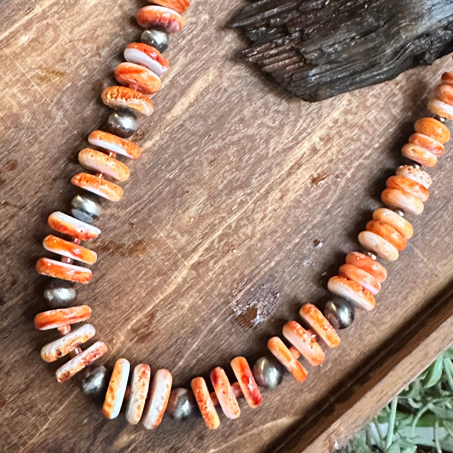 N0639 Navajo Pearls Spiny Oyster Necklace (23”)