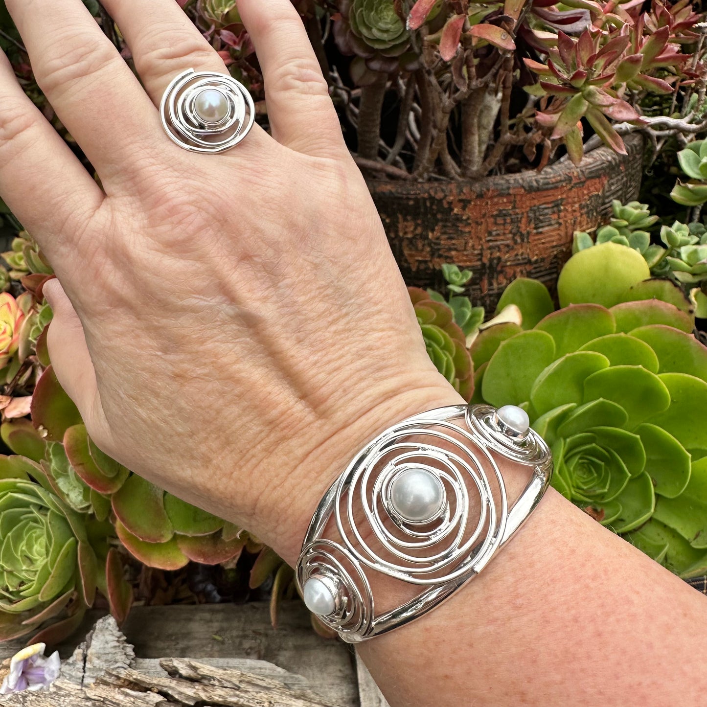 B0288. Triple Pearl Cuff