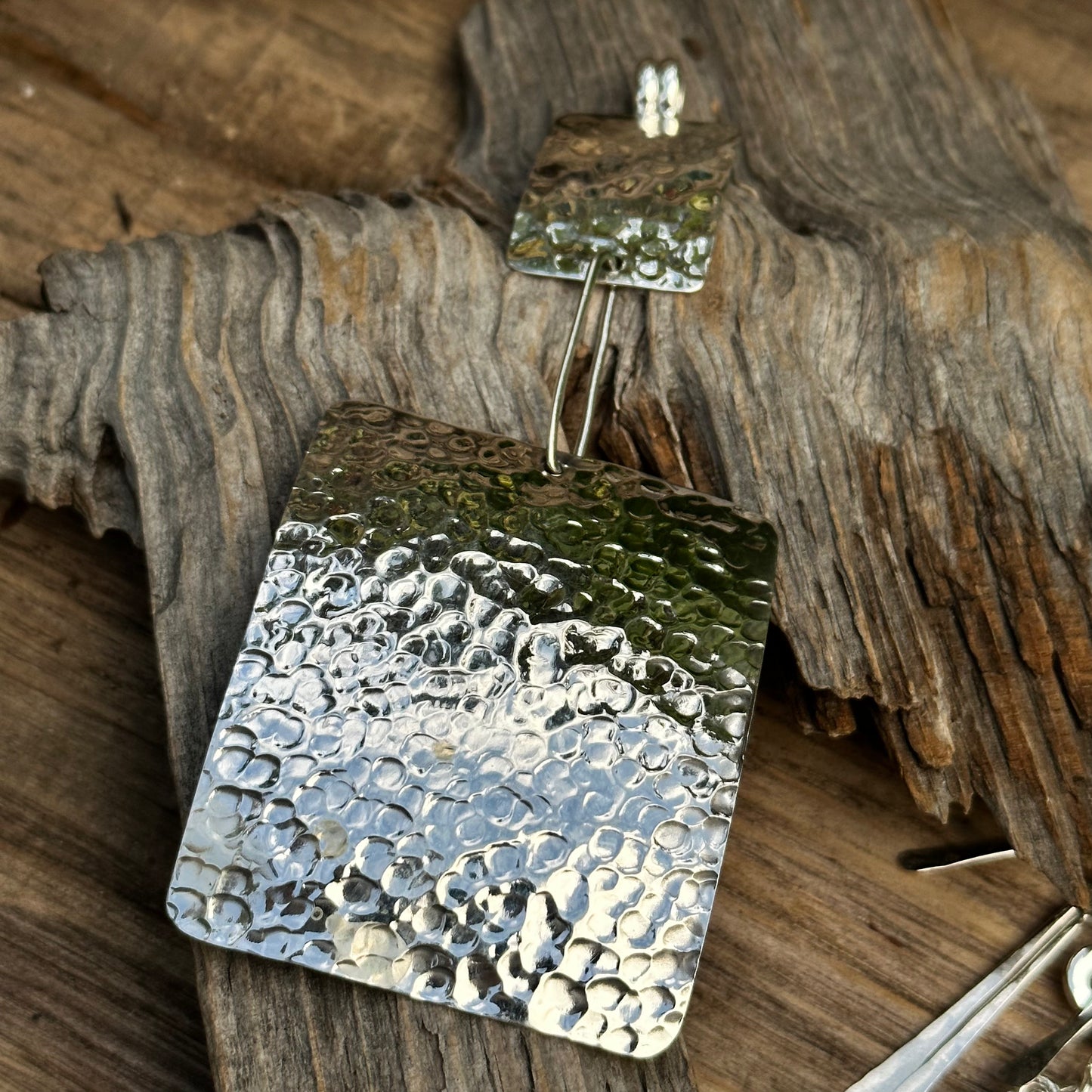N0521. Hammered Statement Necklace (30”)