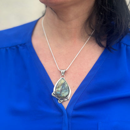 Labradorite Sterling Silver (2.2”) Necklace (18")