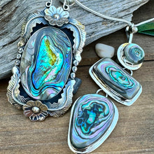 Load image into Gallery viewer, N0581  3” Abalone Statement Necklace (18”)

