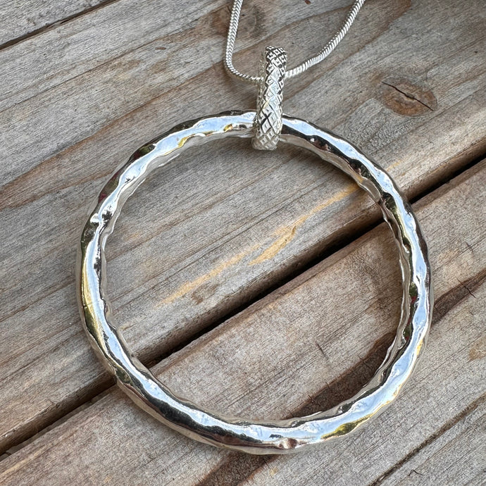 N0805   Hammered Circle Necklace