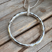 Load image into Gallery viewer, N0805   Hammered Circle Necklace
