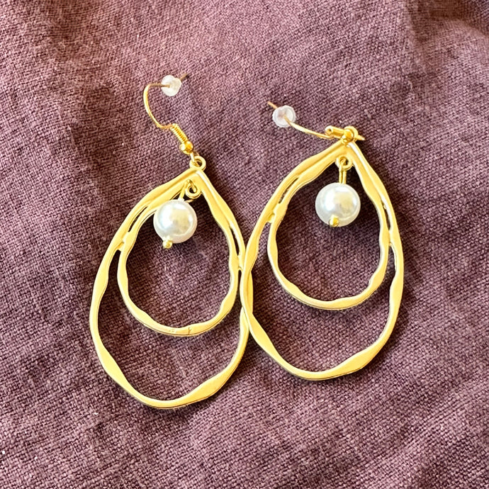 2.5” Matte Pearl Gold Earrings